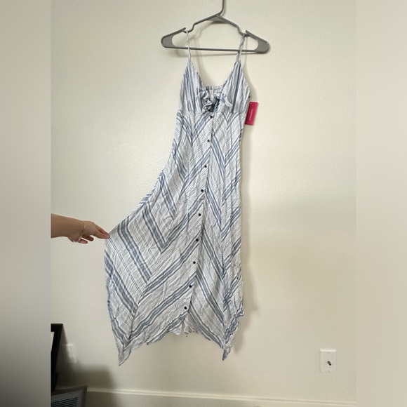 Stripped tight fairy styled midi dress - Picture 9 of 9